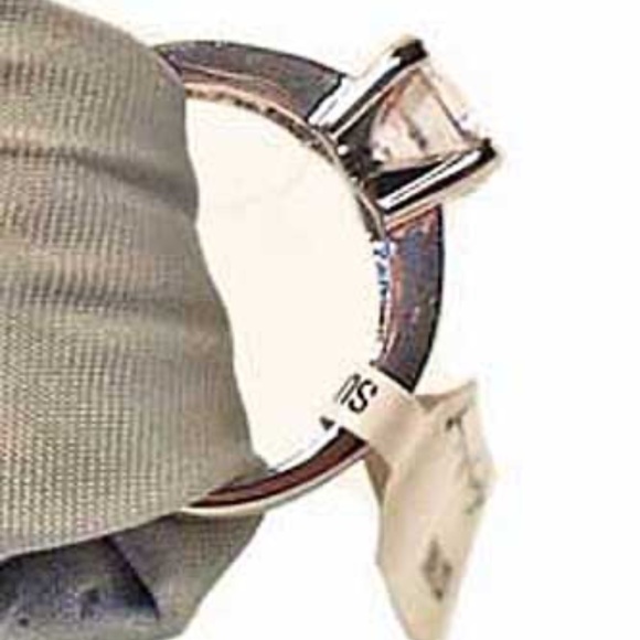 2 ct CUBIC ZIRCONIA & 6 SQUARE SIDE STONES, STERLING SILVER, Sz 8, GENUINE FACET - Picture 3 of 5